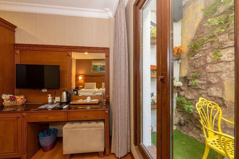 Royan Suites Istanbul Exterior photo