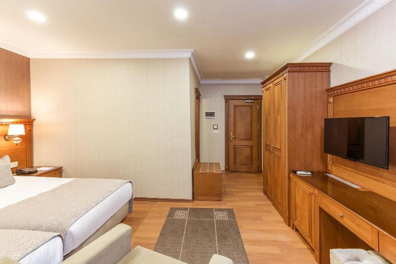 Royan Suites Istanbul Exterior photo